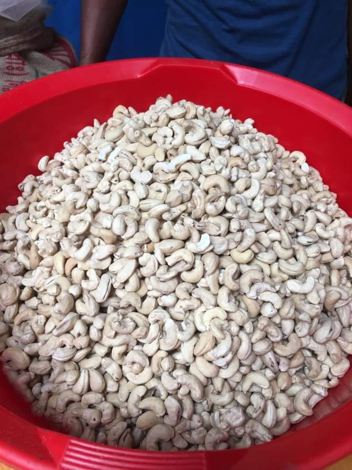 কাজুবাদাম-almonds-cashewnut
